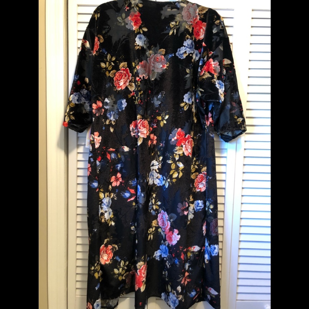 New With Tags LulaRoe Medium Velvet Shirley